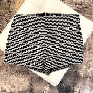 Women Black & White Shorts Pant M